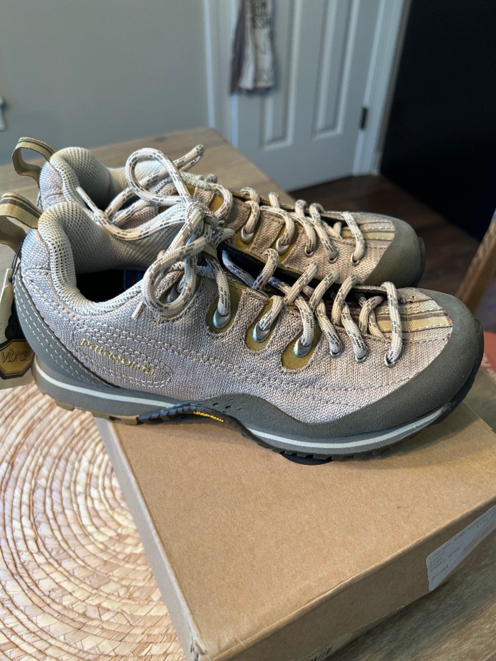 NWT PATAGONIA FINN WOMEN'S LOW-TOP HIKING SHOES